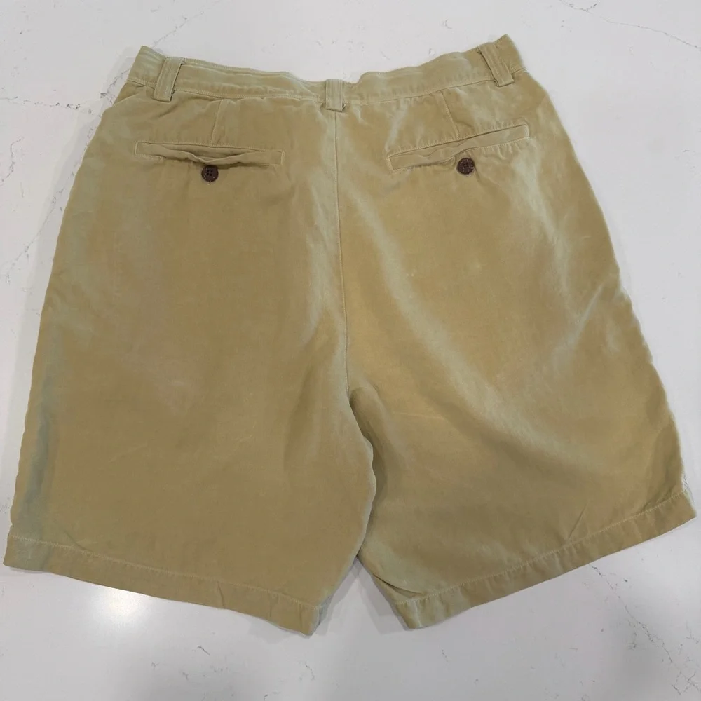 Tommy Bahama Men’s Light Tan Flat Front Shorts - 34